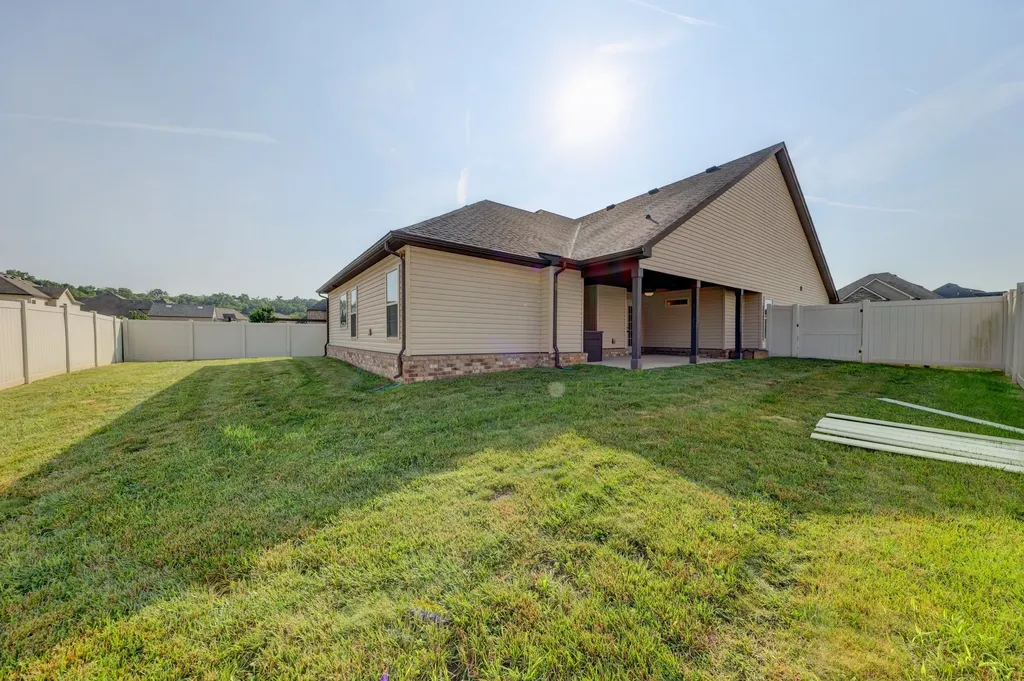 1008 Meadowview Lane Clarksville TN 37040