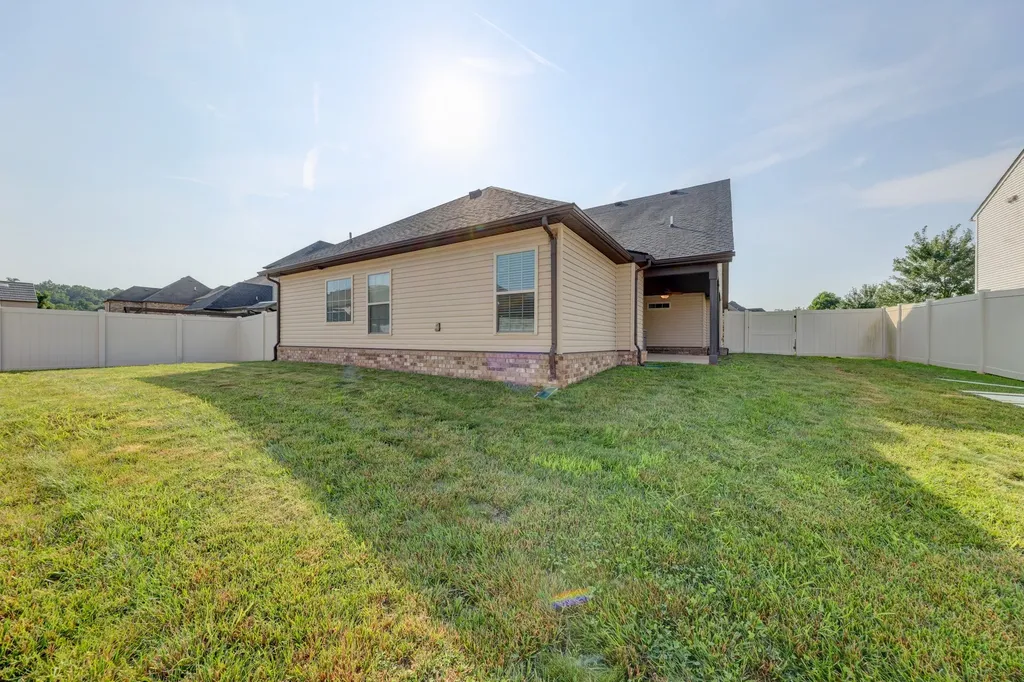 1008 Meadowview Lane Clarksville TN 37040