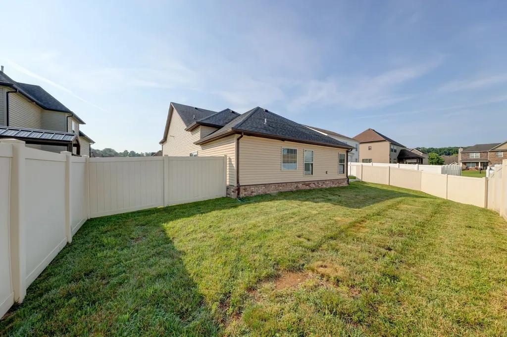 1008 Meadowview Lane Clarksville TN 37040