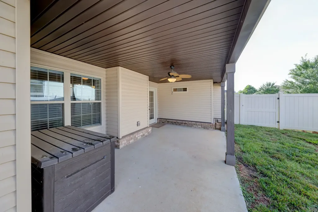 1008 Meadowview Lane Clarksville TN 37040