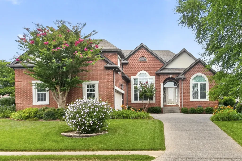 104 Stoneway Hendersonville TN 37075