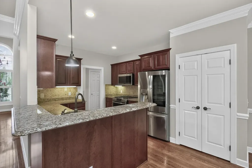 104 Stoneway Hendersonville TN 37075