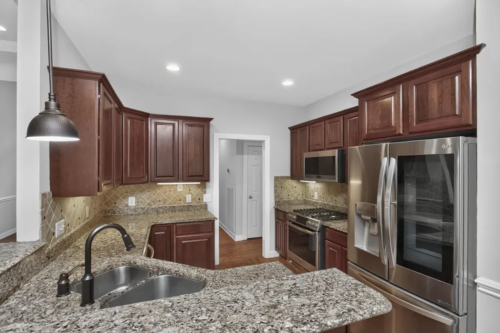 104 Stoneway Hendersonville TN 37075