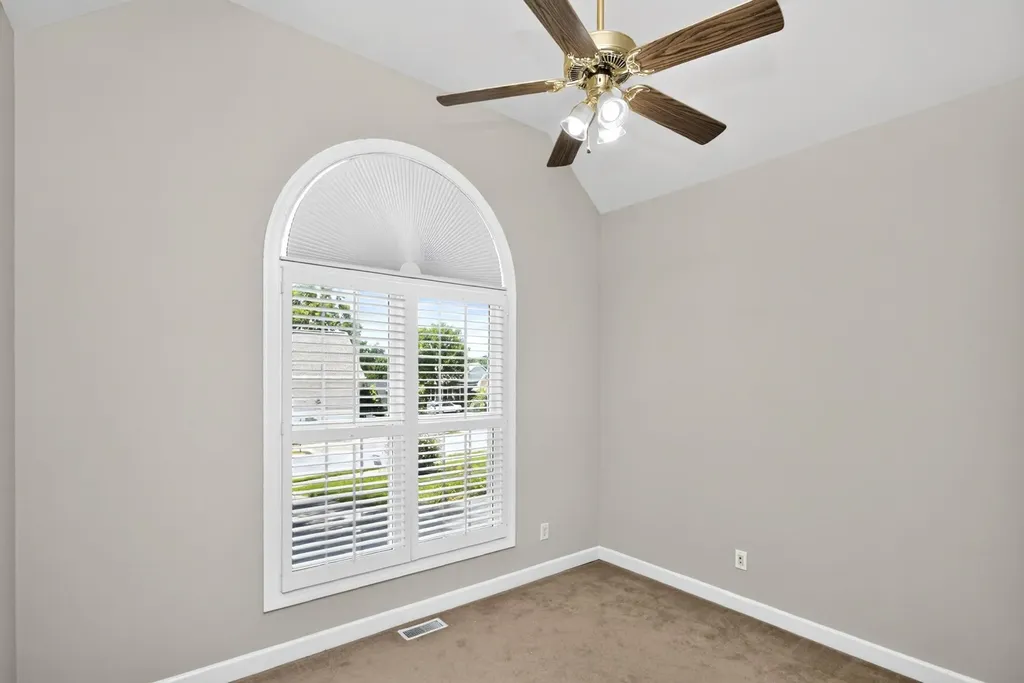 104 Stoneway Hendersonville TN 37075