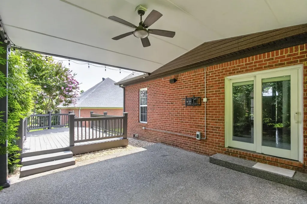 104 Stoneway Hendersonville TN 37075