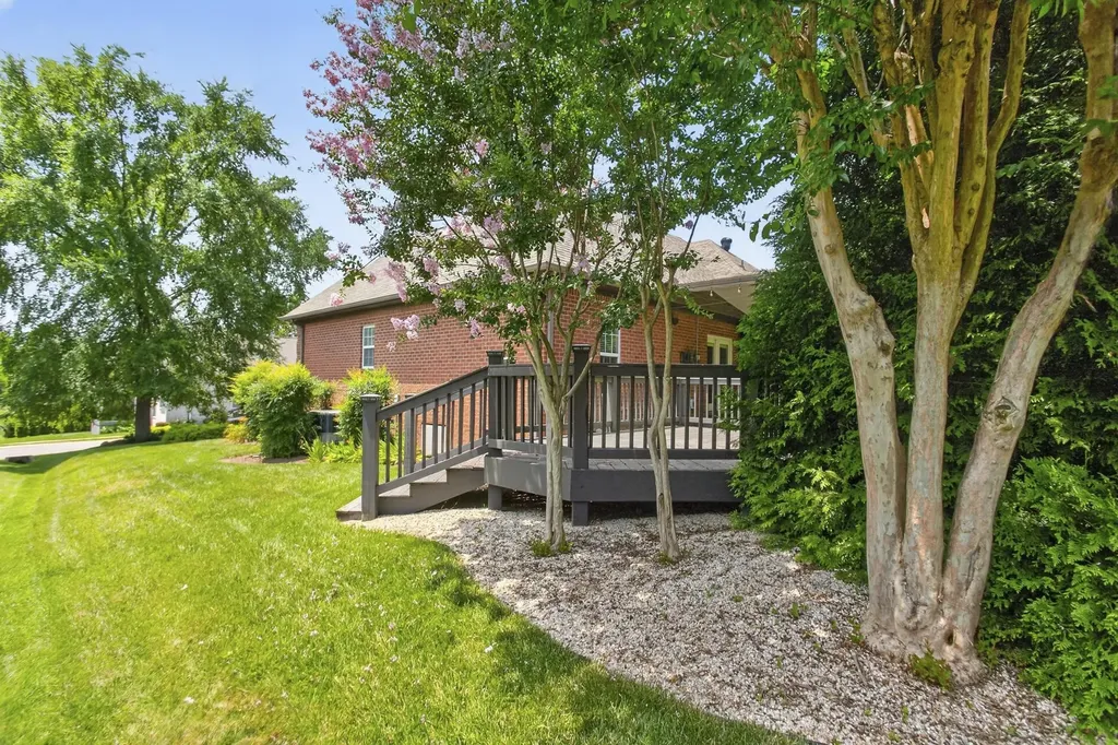 104 Stoneway Hendersonville TN 37075