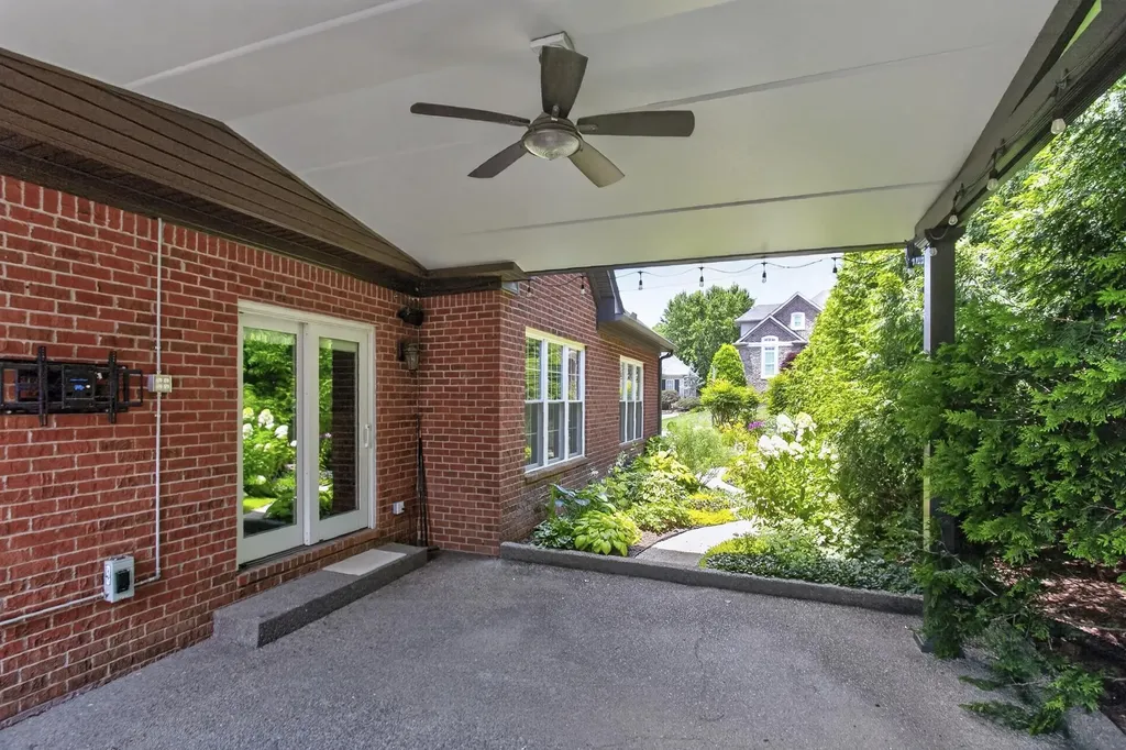 104 Stoneway Hendersonville TN 37075