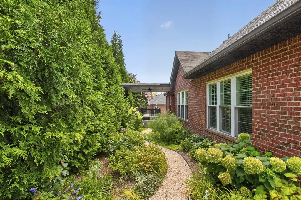 104 Stoneway Hendersonville TN 37075