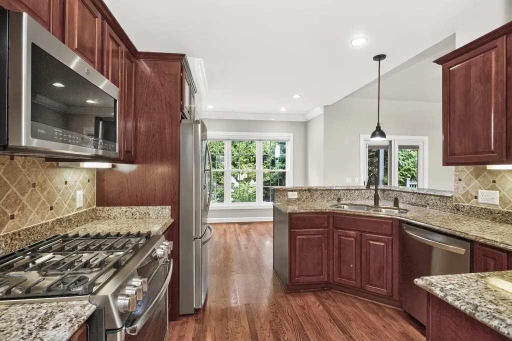 104 Stoneway Hendersonville TN 37075