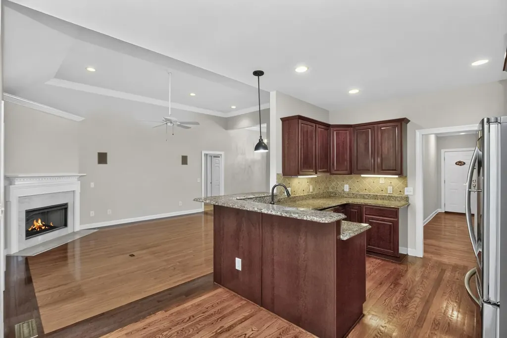 104 Stoneway Hendersonville TN 37075
