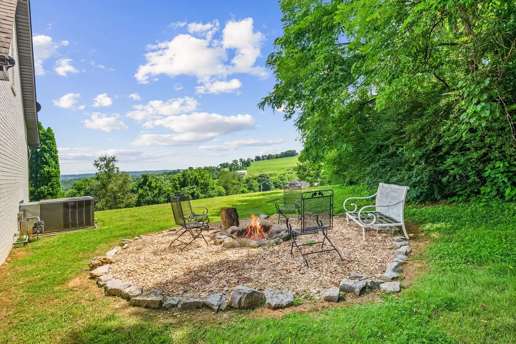 900 Dories Lane Lewisburg TN 37091