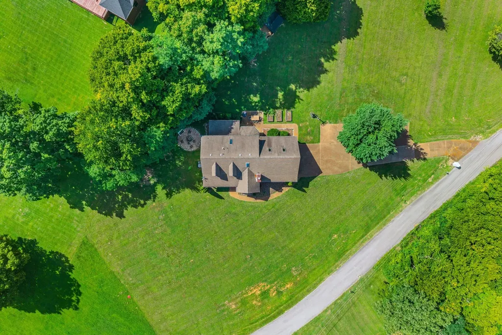 900 Dories Lane Lewisburg TN 37091