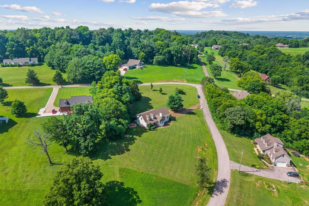900 Dories Lane Lewisburg TN 37091