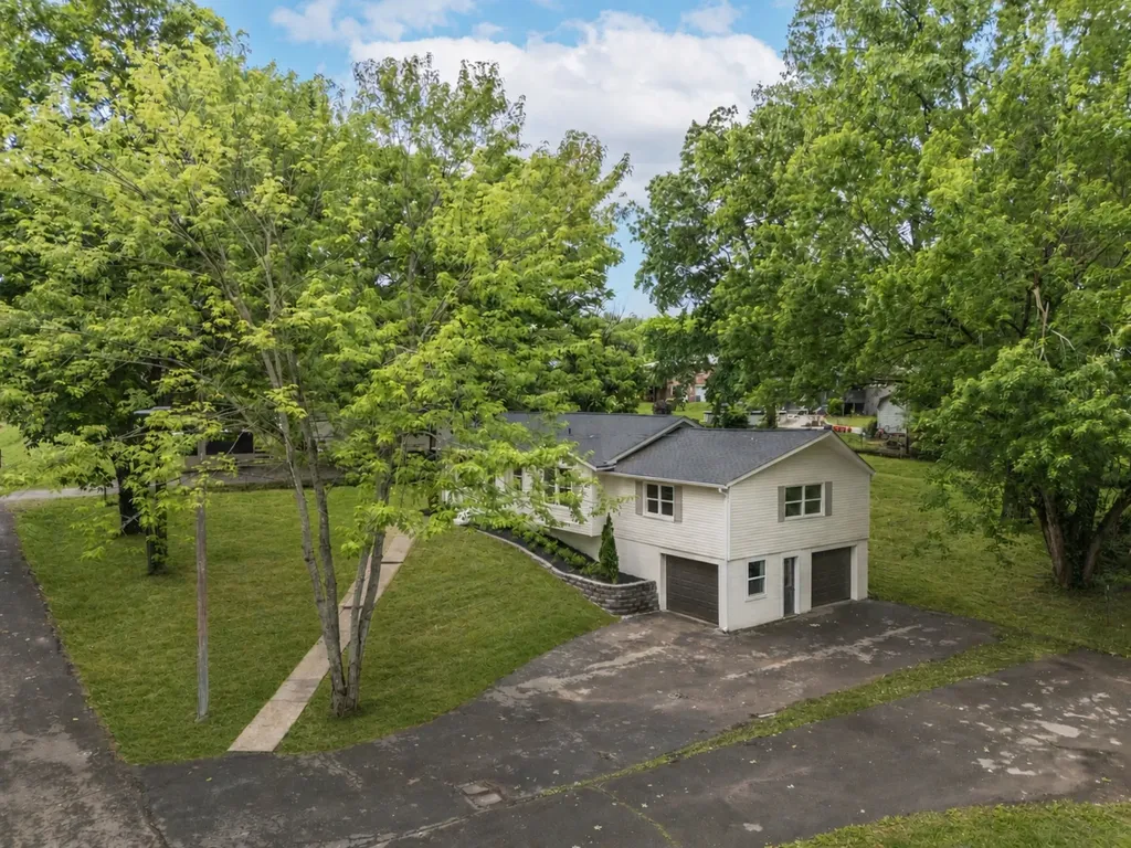 312 Bluebird Lane Dickson TN 37055