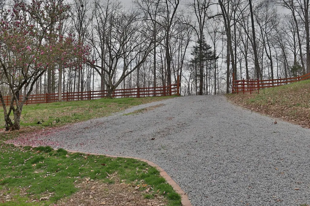 1660 Leatherwood Road White Bluff TN 37187
