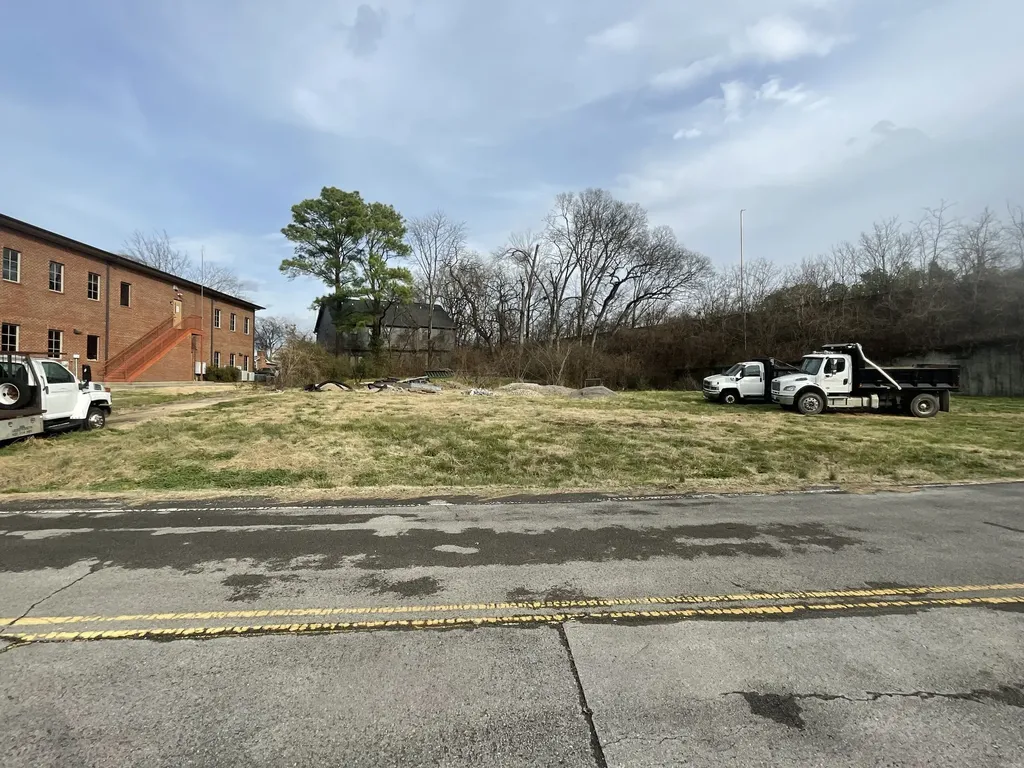 2704 Berrywood Nashville TN 37204