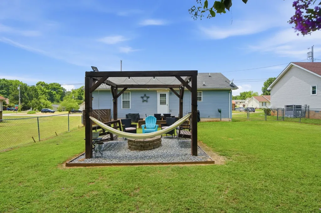 2803 Nat Hoosier Lane Clarksville TN 37040