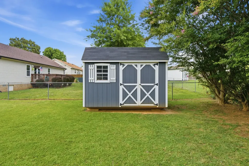 2803 Nat Hoosier Lane Clarksville TN 37040