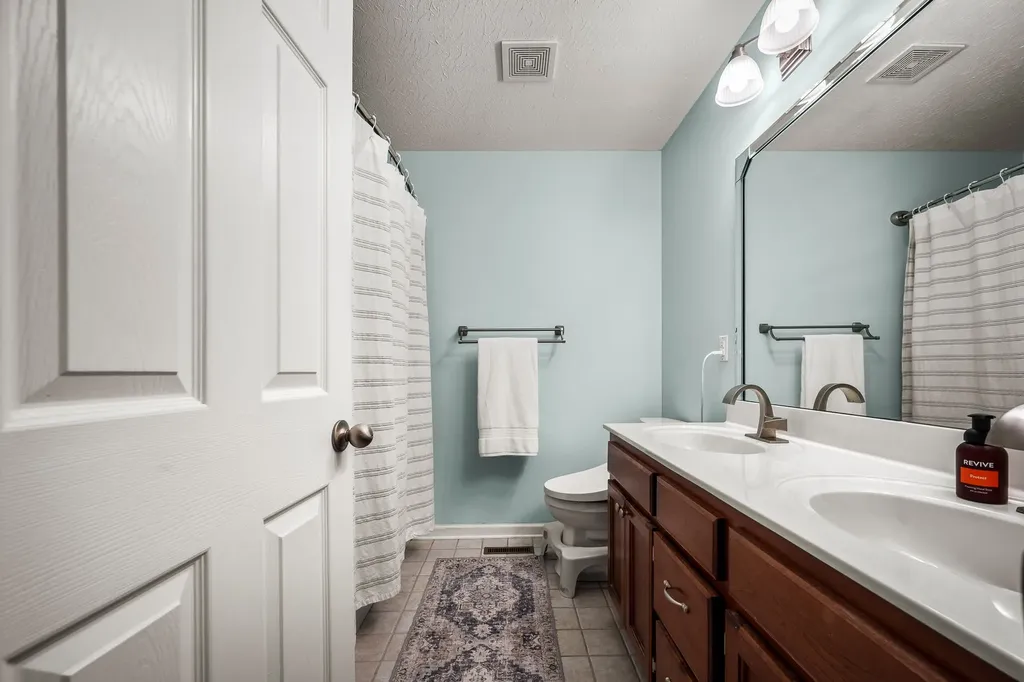 1012 Peak Drive Castalian Springs TN 37031