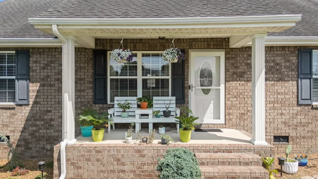 1012 Peak Drive Castalian Springs TN 37031