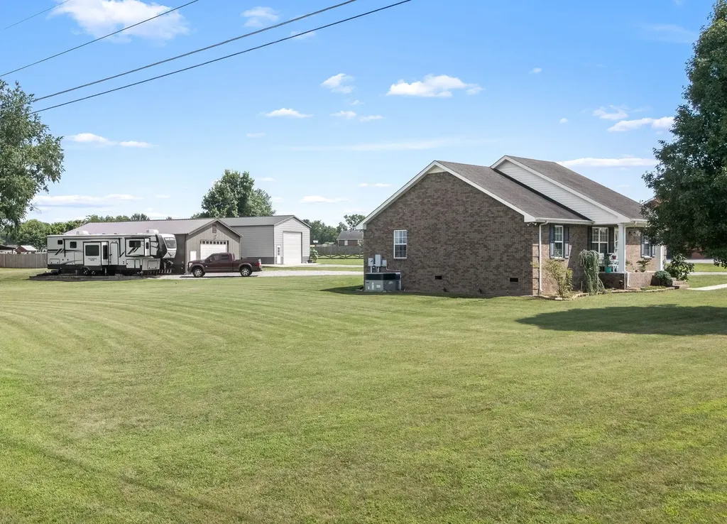 1012 Peak Drive Castalian Springs TN 37031