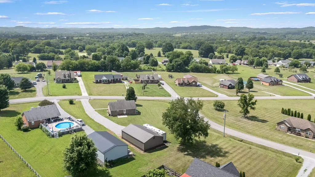 1012 Peak Drive Castalian Springs TN 37031