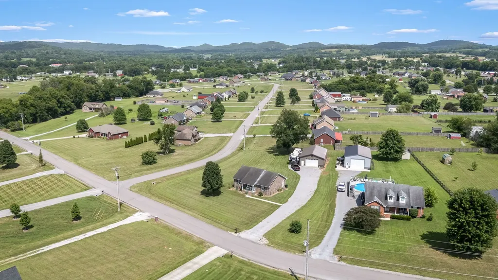 1012 Peak Drive Castalian Springs TN 37031