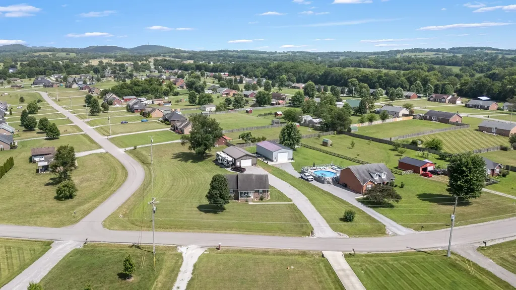 1012 Peak Drive Castalian Springs TN 37031