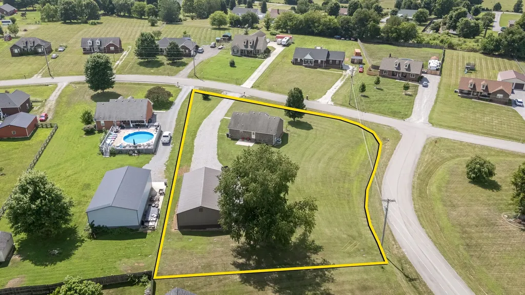 1012 Peak Drive Castalian Springs TN 37031