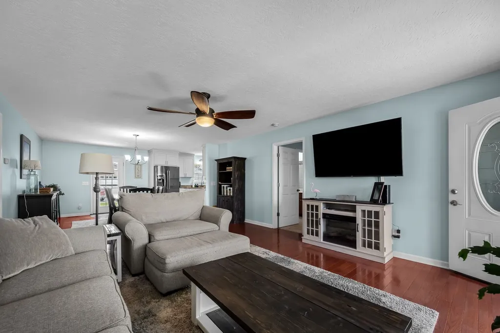 1012 Peak Drive Castalian Springs TN 37031