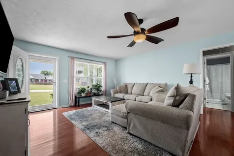 1012 Peak Drive Castalian Springs TN 37031