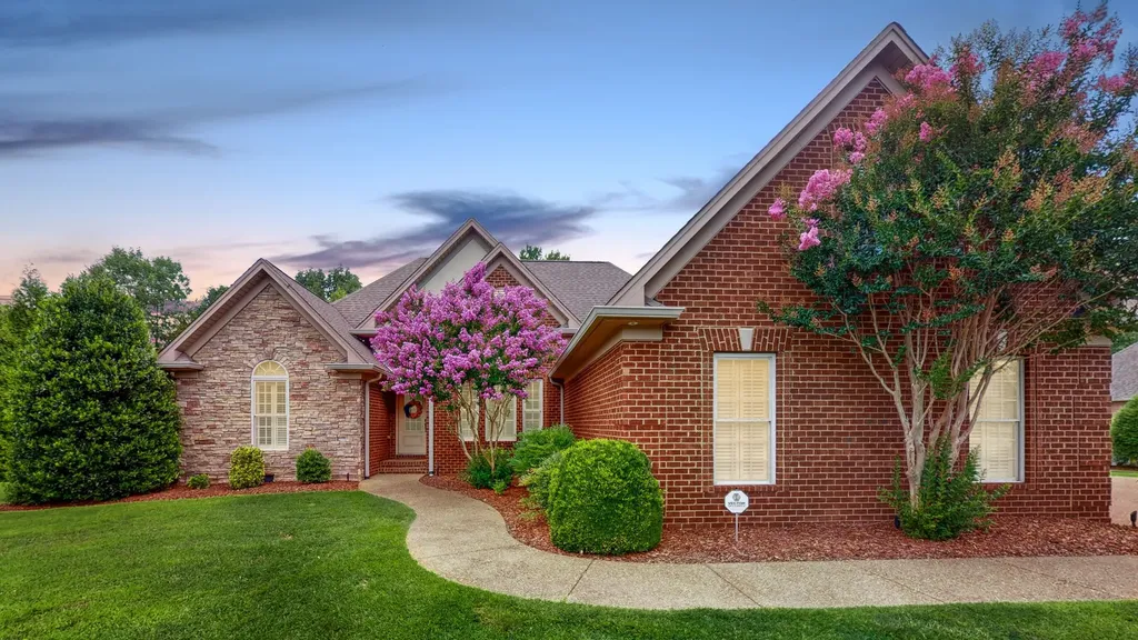 1007 Briarwood Drive Cottontown TN 37048