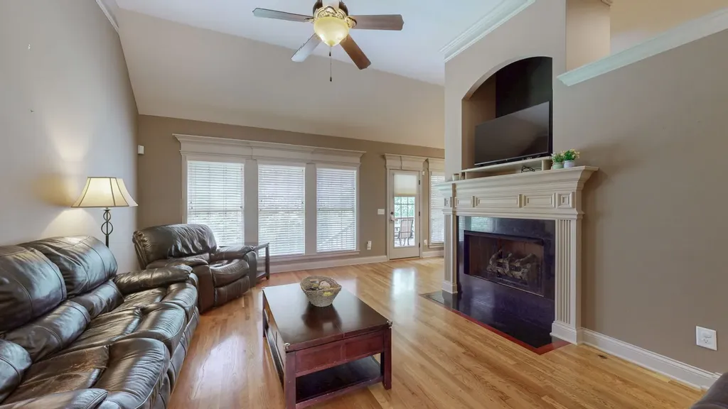 1007 Briarwood Drive Cottontown TN 37048
