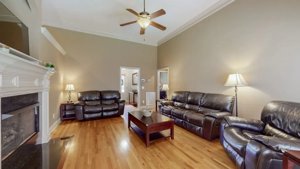 1007 Briarwood Drive Cottontown TN 37048