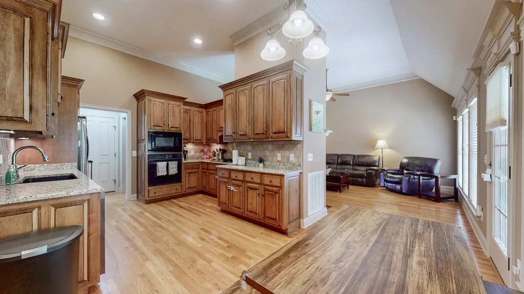 1007 Briarwood Drive Cottontown TN 37048