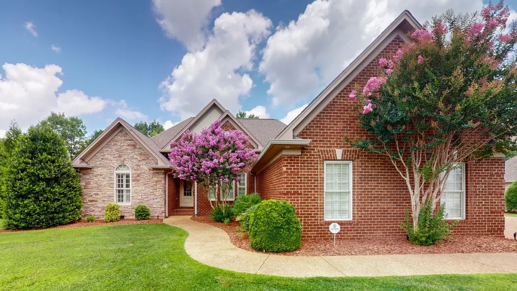 1007 Briarwood Drive Cottontown TN 37048