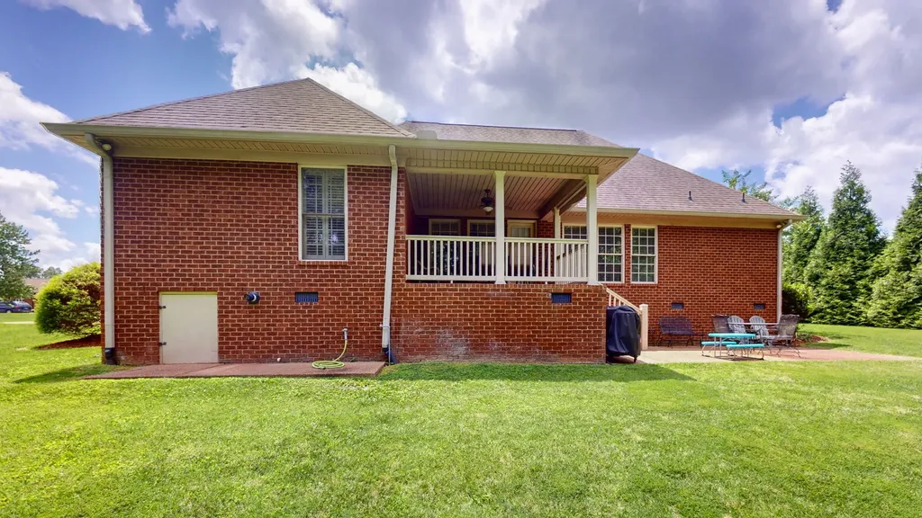 1007 Briarwood Drive Cottontown TN 37048