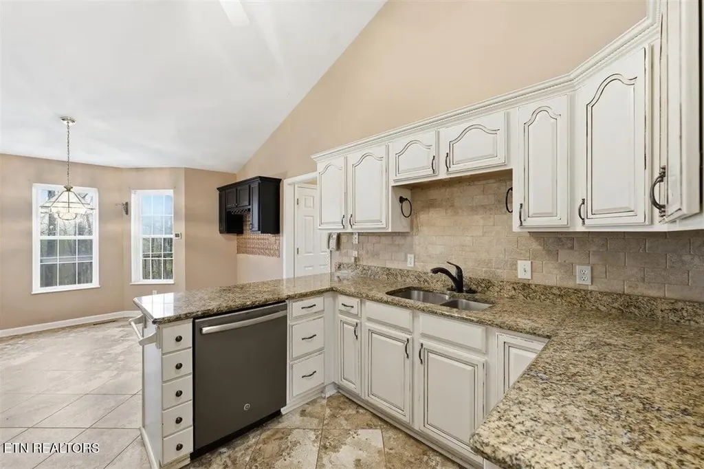 111 Kawatuska Way Loudon TN 37774