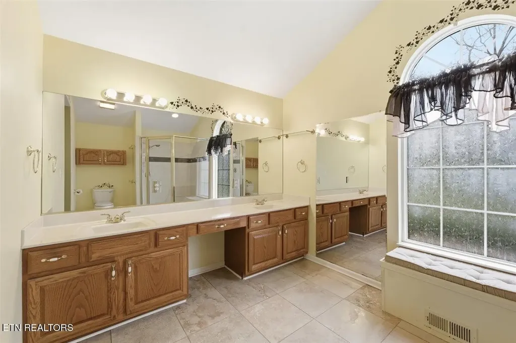 111 Kawatuska Way Loudon TN 37774