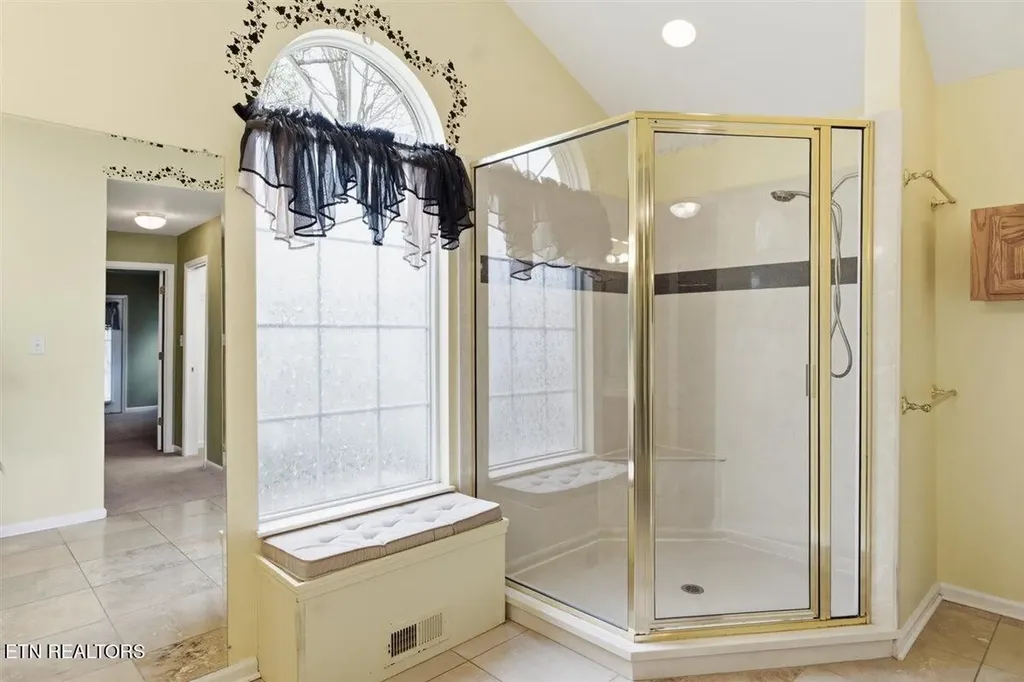 111 Kawatuska Way Loudon TN 37774