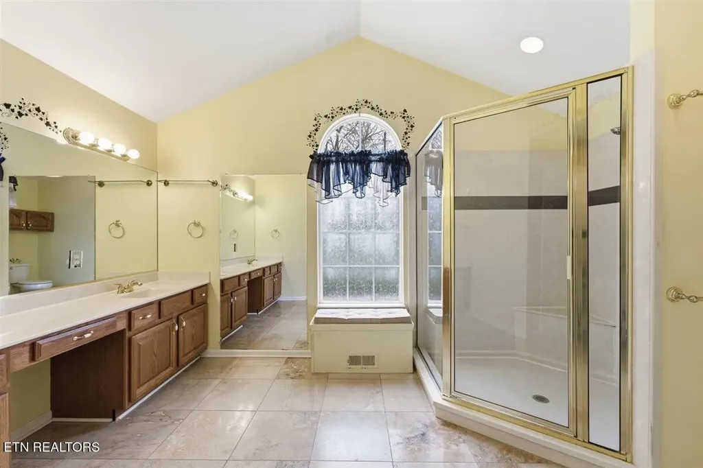 111 Kawatuska Way Loudon TN 37774