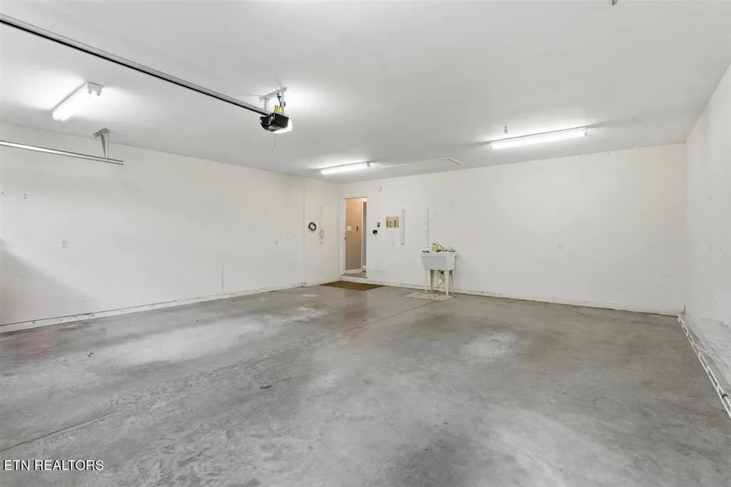 111 Kawatuska Way Loudon TN 37774