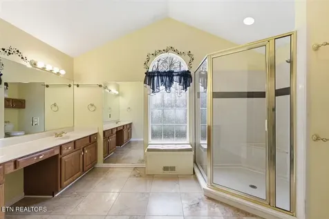 111 Kawatuska Way Loudon TN 37774