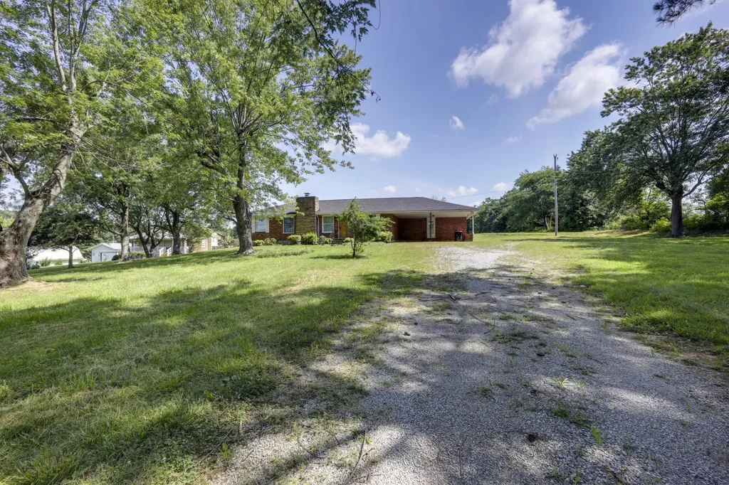 13210 Betts Road Greenbrier TN 37073