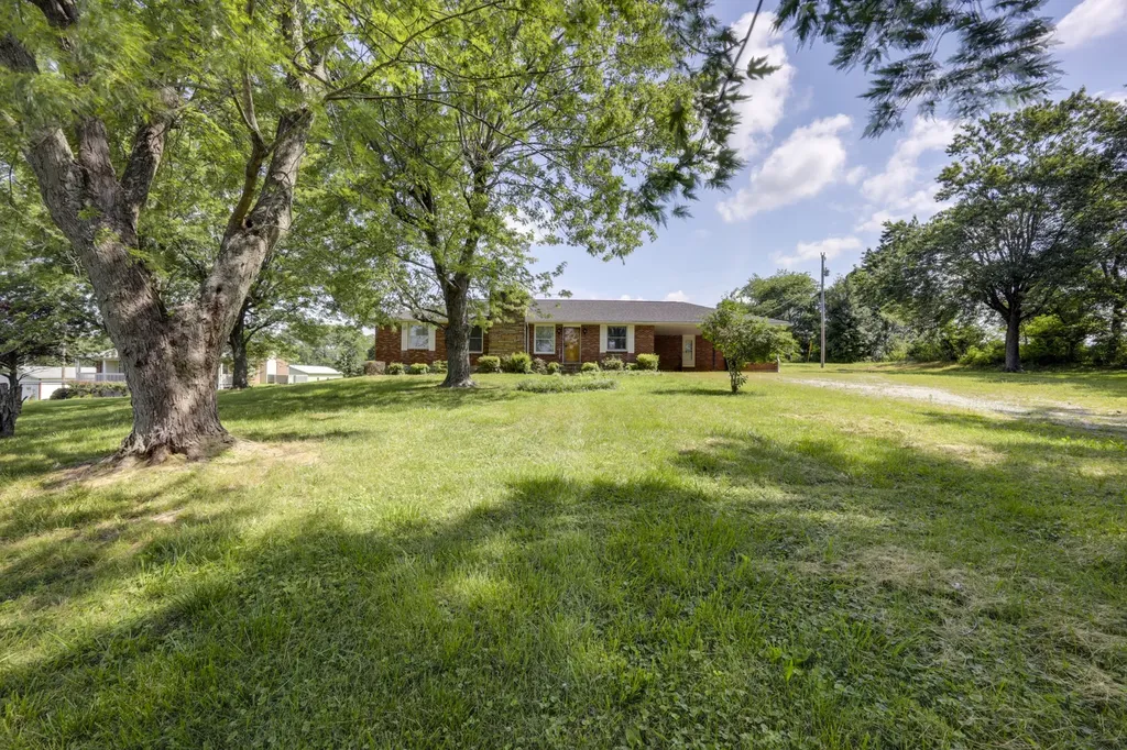 13210 Betts Road Greenbrier TN 37073