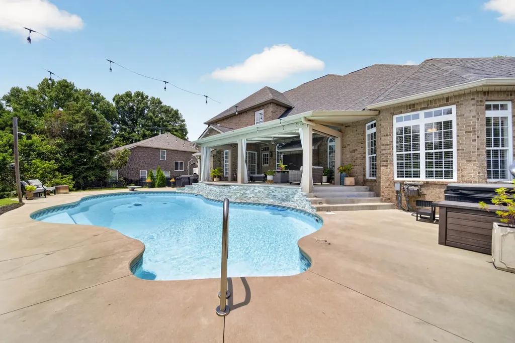 105 Beacon Light Cove Hendersonville TN 37075