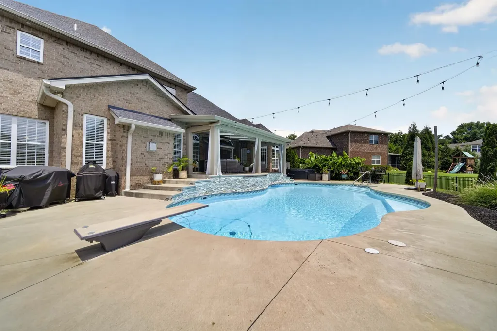 105 Beacon Light Cove Hendersonville TN 37075