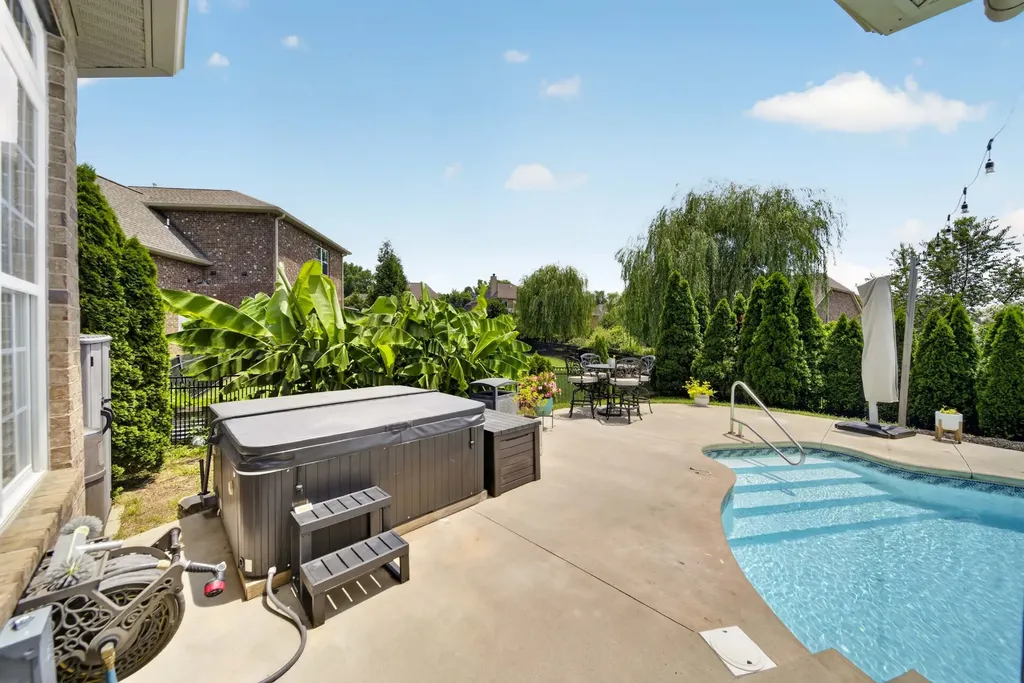 105 Beacon Light Cove Hendersonville TN 37075