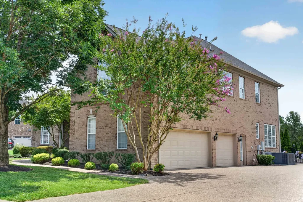 105 Beacon Light Cove Hendersonville TN 37075
