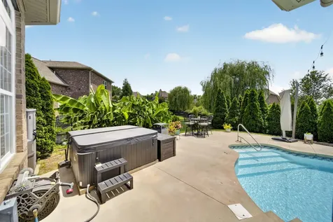 105 Beacon Light Cove Hendersonville TN 37075
